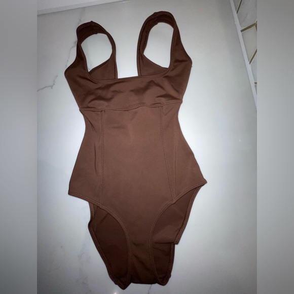 NWT Skims Sculpting swim tank one piece - Picture 1 of 7